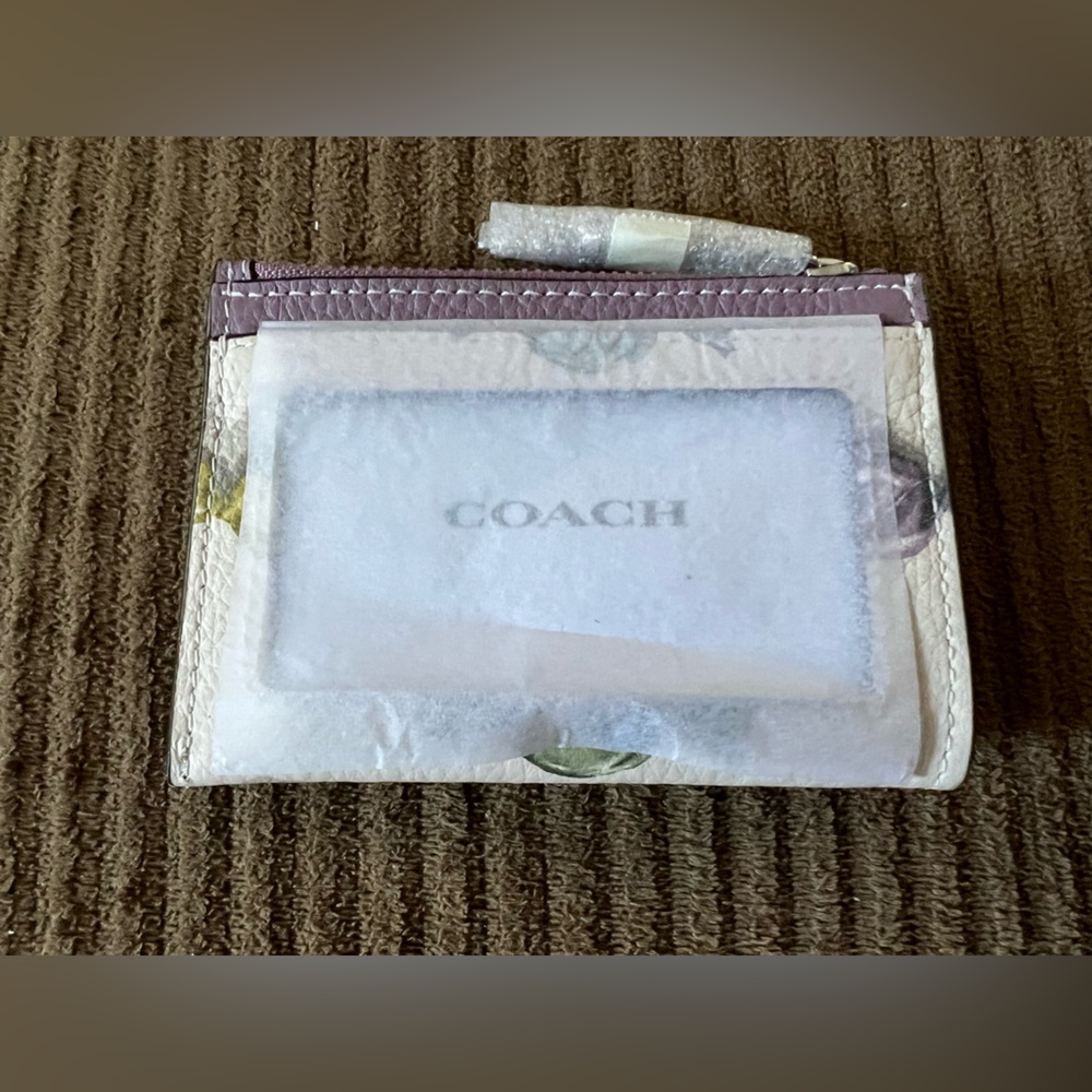 Coach Mini Skinny Id Case
With Candy Print And Charm NWT w/packaging - Picture 2 of 4